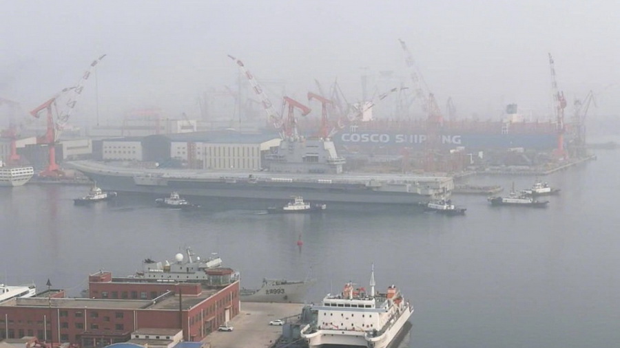 首艘国产航母出海试航！